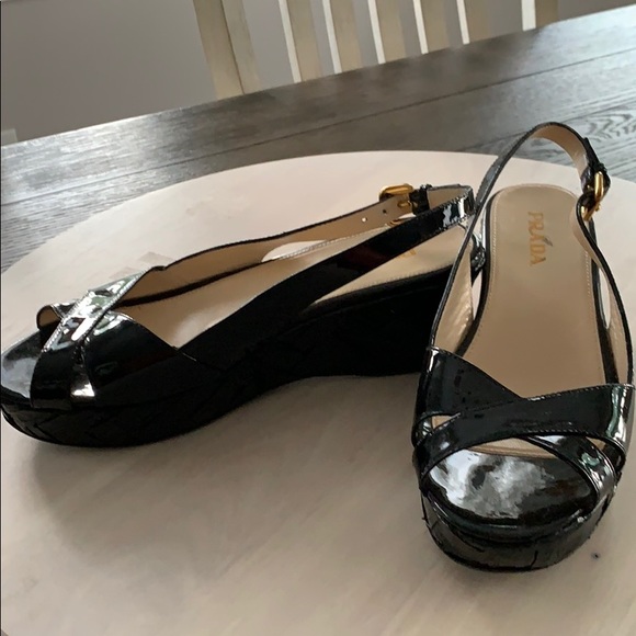 womens black patent leather sandals